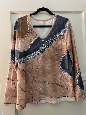 V-Neck Abstract Print Long Sleeve Top - Tan & Grey